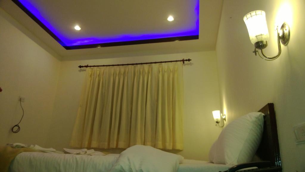 Hotel Hill Palace Kausani Kültér fotó