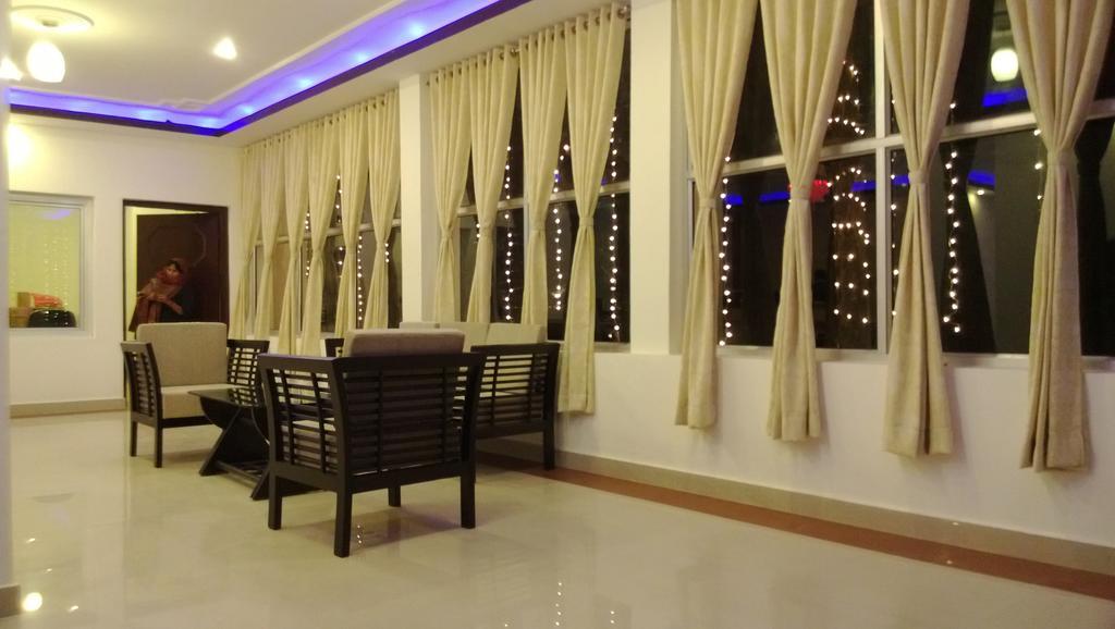 Hotel Hill Palace Kausani Kültér fotó