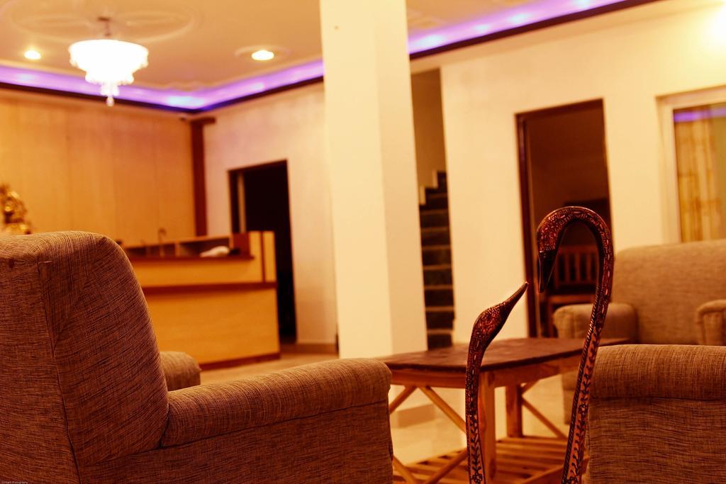 Hotel Hill Palace Kausani Kültér fotó