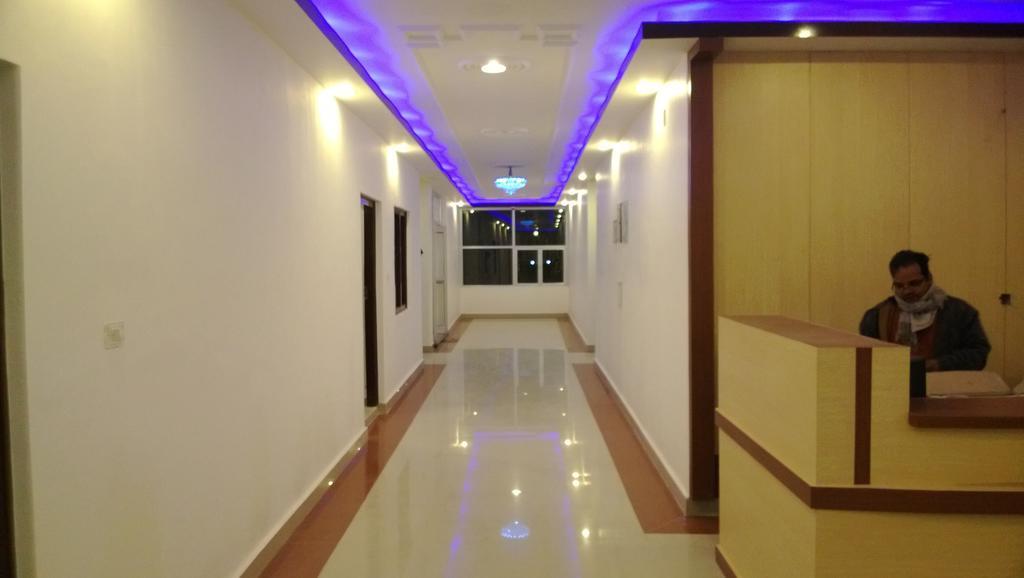 Hotel Hill Palace Kausani Kültér fotó